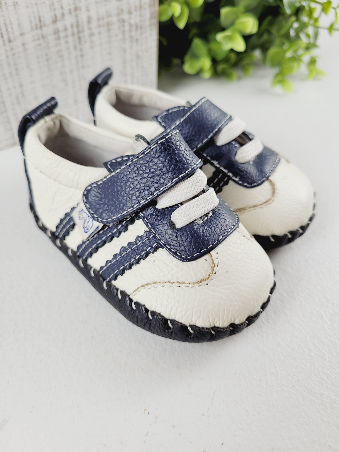 PEDIPED LEATHER CRIB SHOES 0-6M EUC