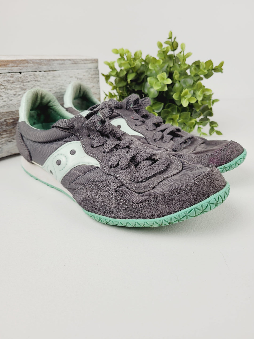 SAUCONY GREY/MINT RUNNING SHOES LADIES SIZE 7 VGUC