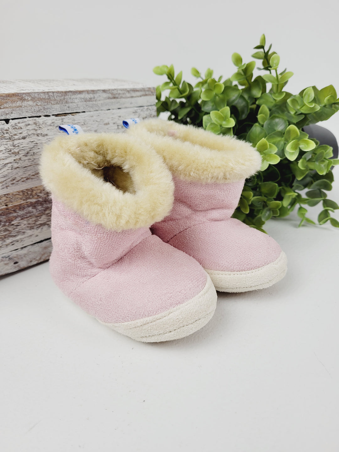 MINI WEAR PINK SOFT SOLE CRIB BOOTIES SIZE APPROX 2-3 BABY PRE-LOVED