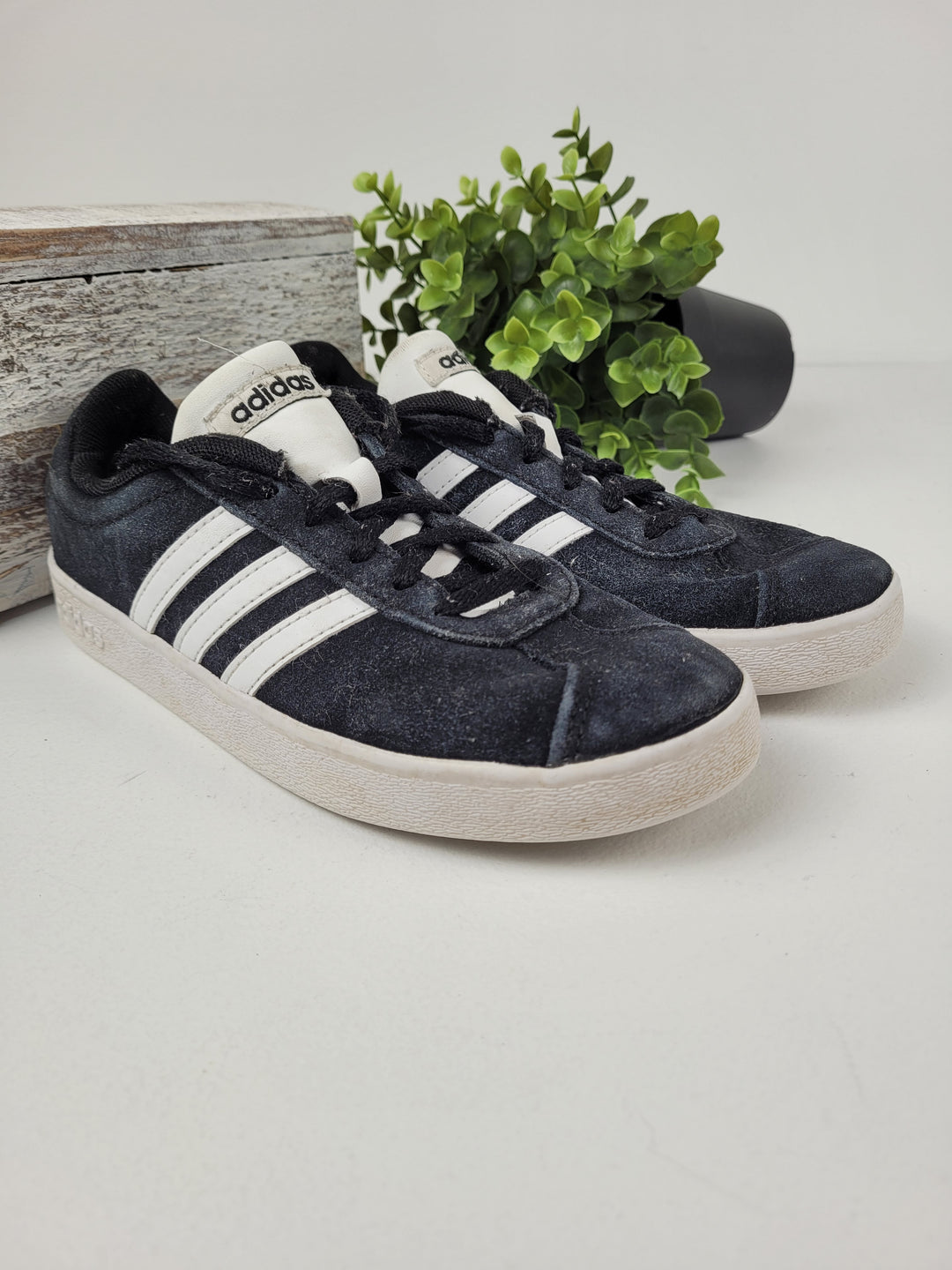 ADIDAS BLACK SHOES SIZE 3 YOUTH PRE-LOVED