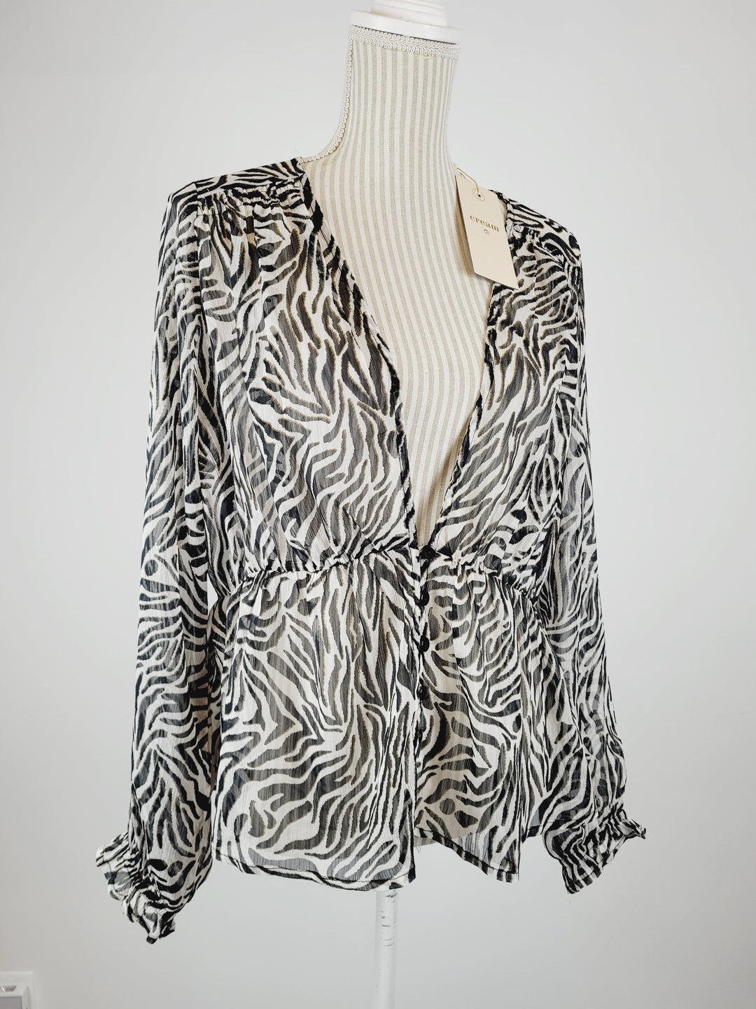 CREAM ANIMAL BLOUSE LADIES LARGE PRE-LOVED