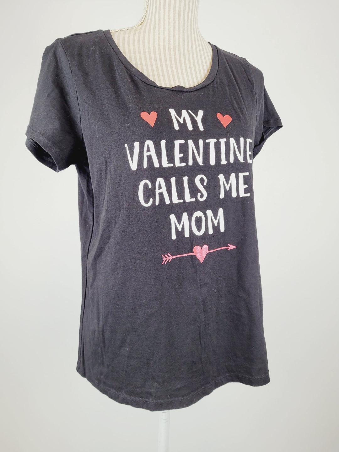 MY VALENTINE CALLS ME MOM TSHIRT LADIES LARGE PRE-LOVED