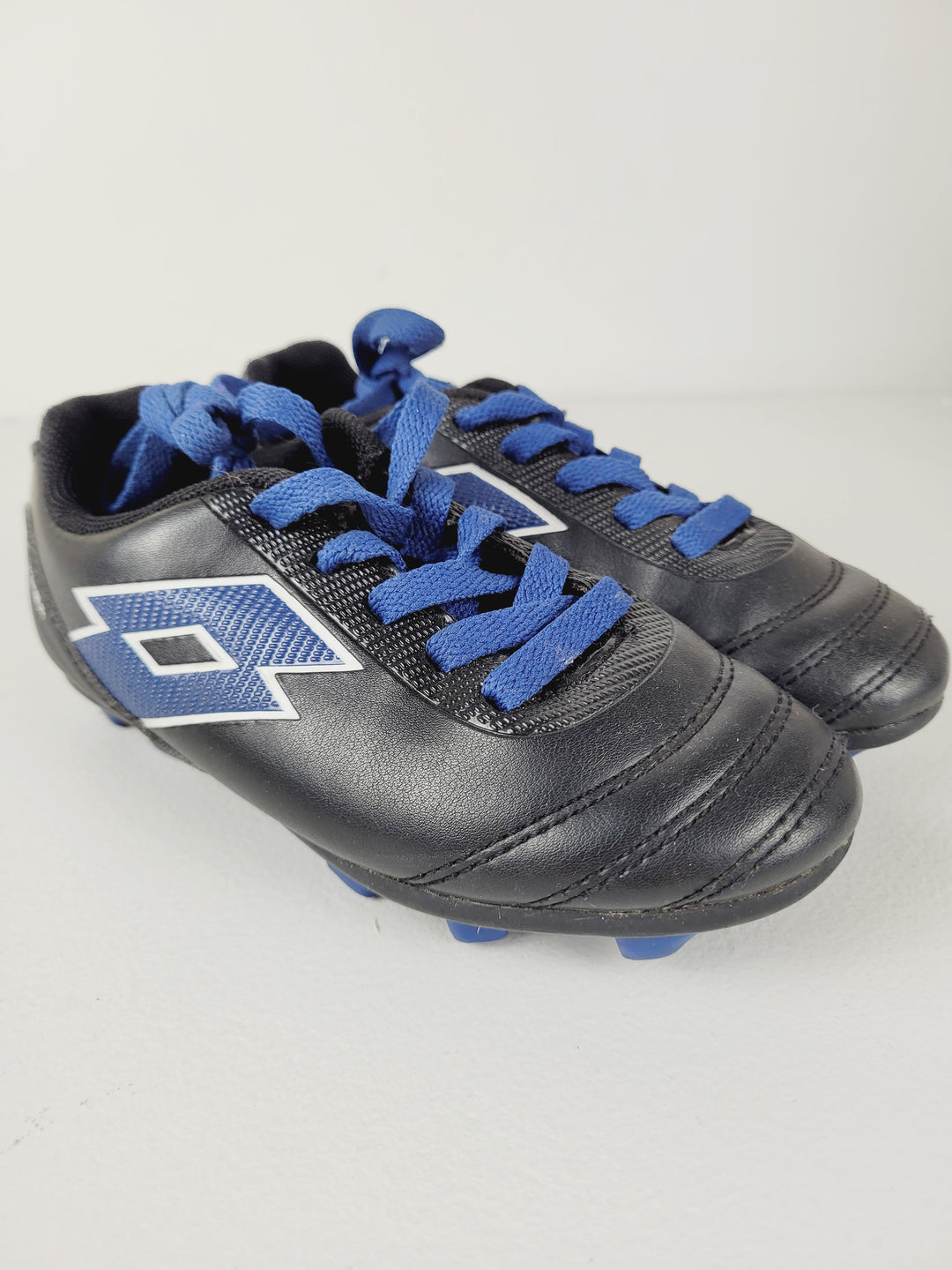 LOTTO BLACK/BLUE SOCCER CLEATS SIZE 13T EUC