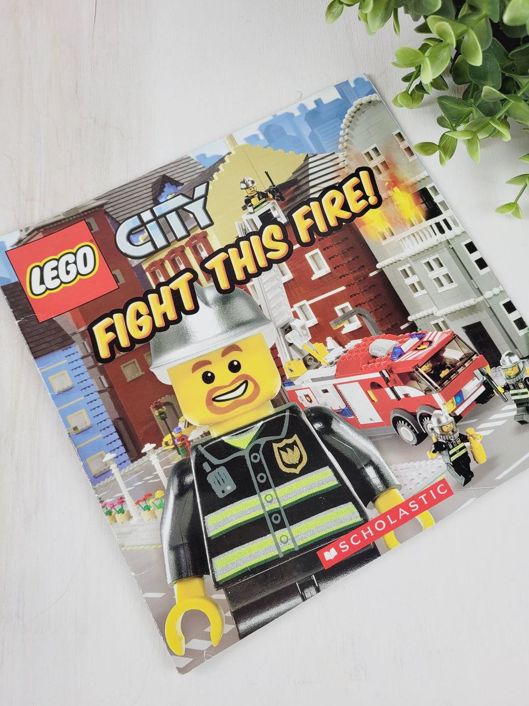 LEGO CITY- FIGHT THIS FIRE! STORYBOOK EUC