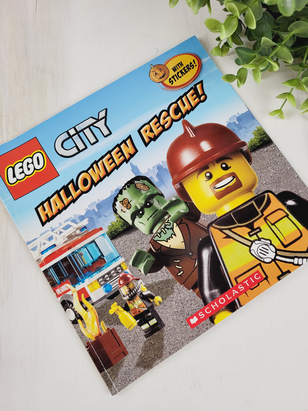 LEGO CITY HALLOWEEN RESCUE! STORYBOOK EUC