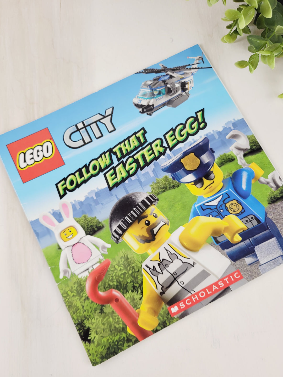 LEGO CITY- FOLLOW THAT EASTER EGG! STORYBOOK EUC