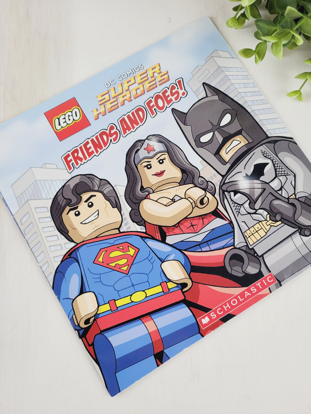 LEGO - SUPER HEROES FRIENDS AND FOES! STORYBOOK EUC