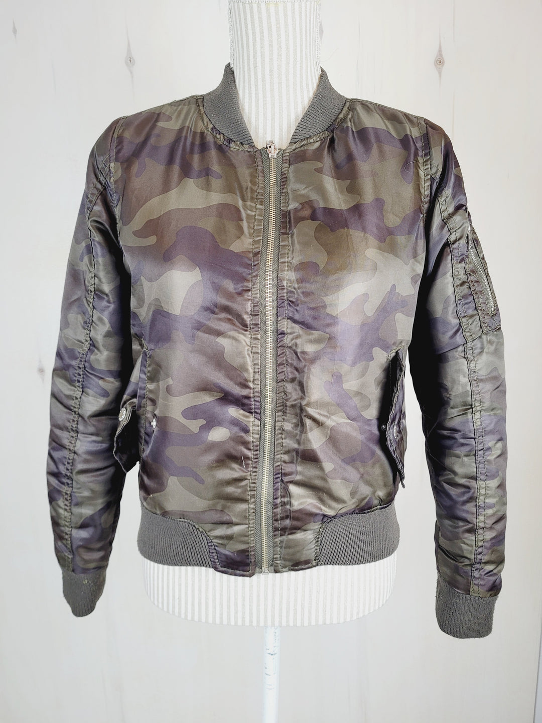 WT02 CAMO BOMBER JACKET ADULT SMALL EUC