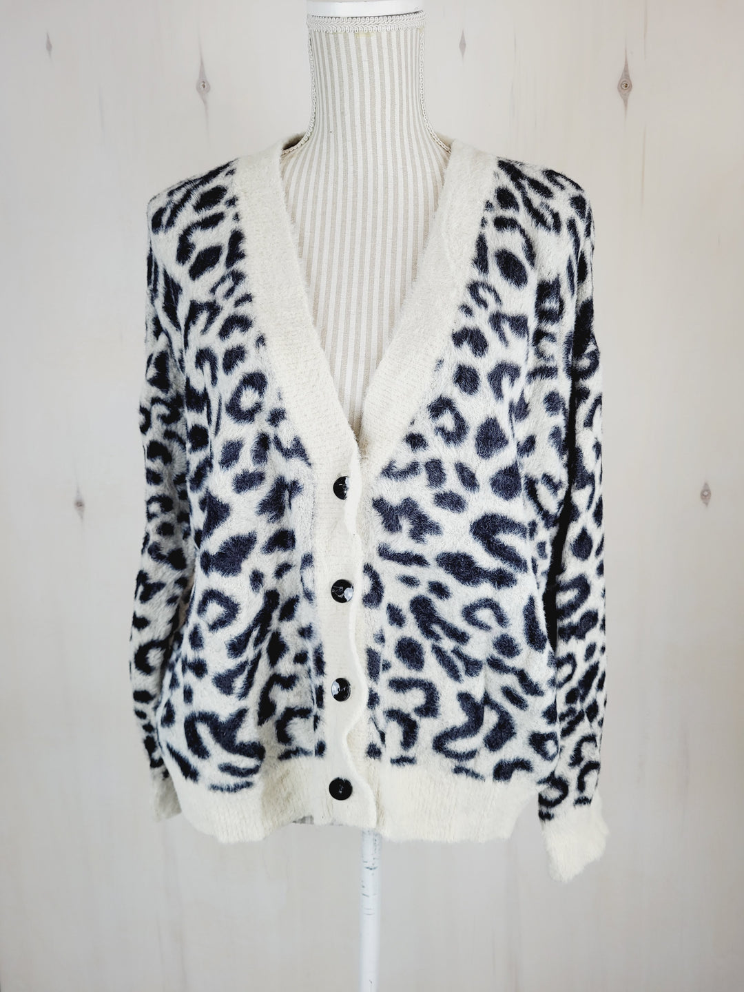 DAZY ANIMAL PRINT SOFT SWEATER LADIES MEDIUM PRE-LOVED