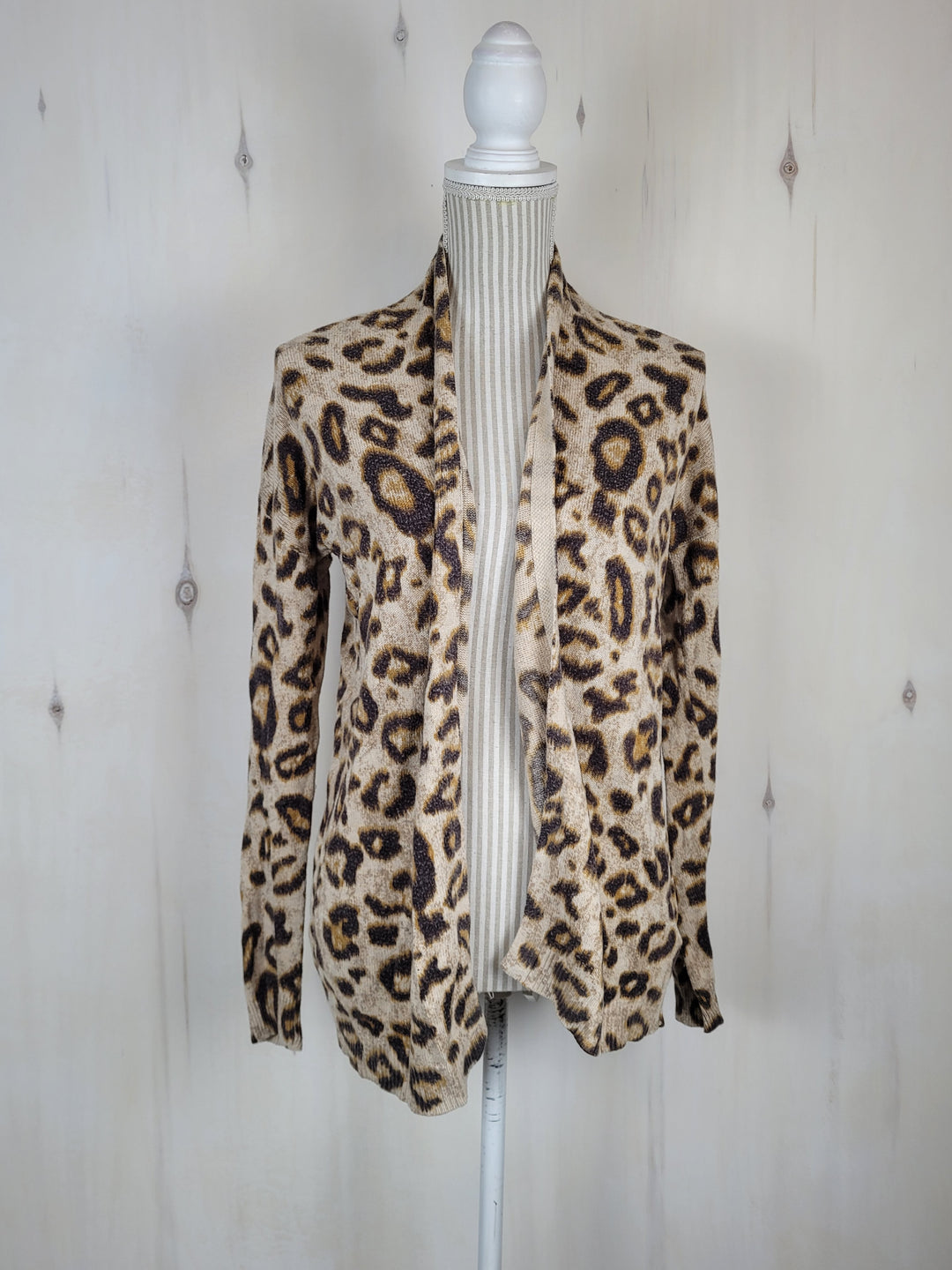 H&M ANIMAL PRINT CARDIGAN LADIES MEDIUM EUC