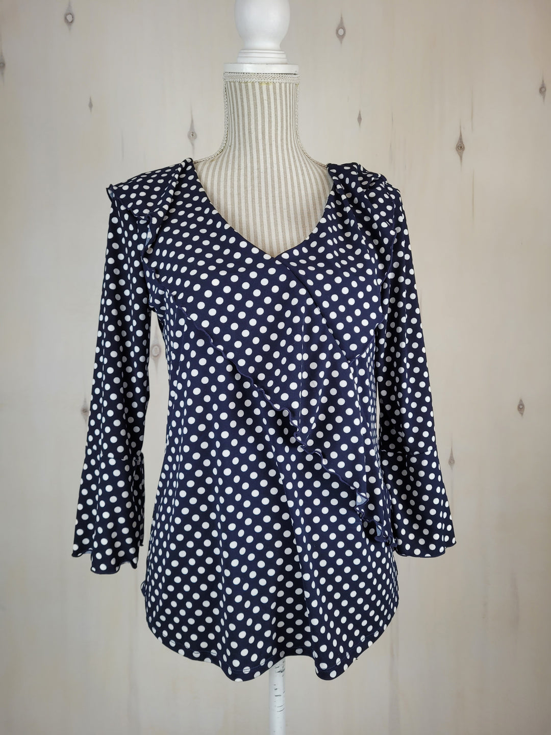 CLEO NAVY POLKA DOT TOP LADIES MEDIUM EUC