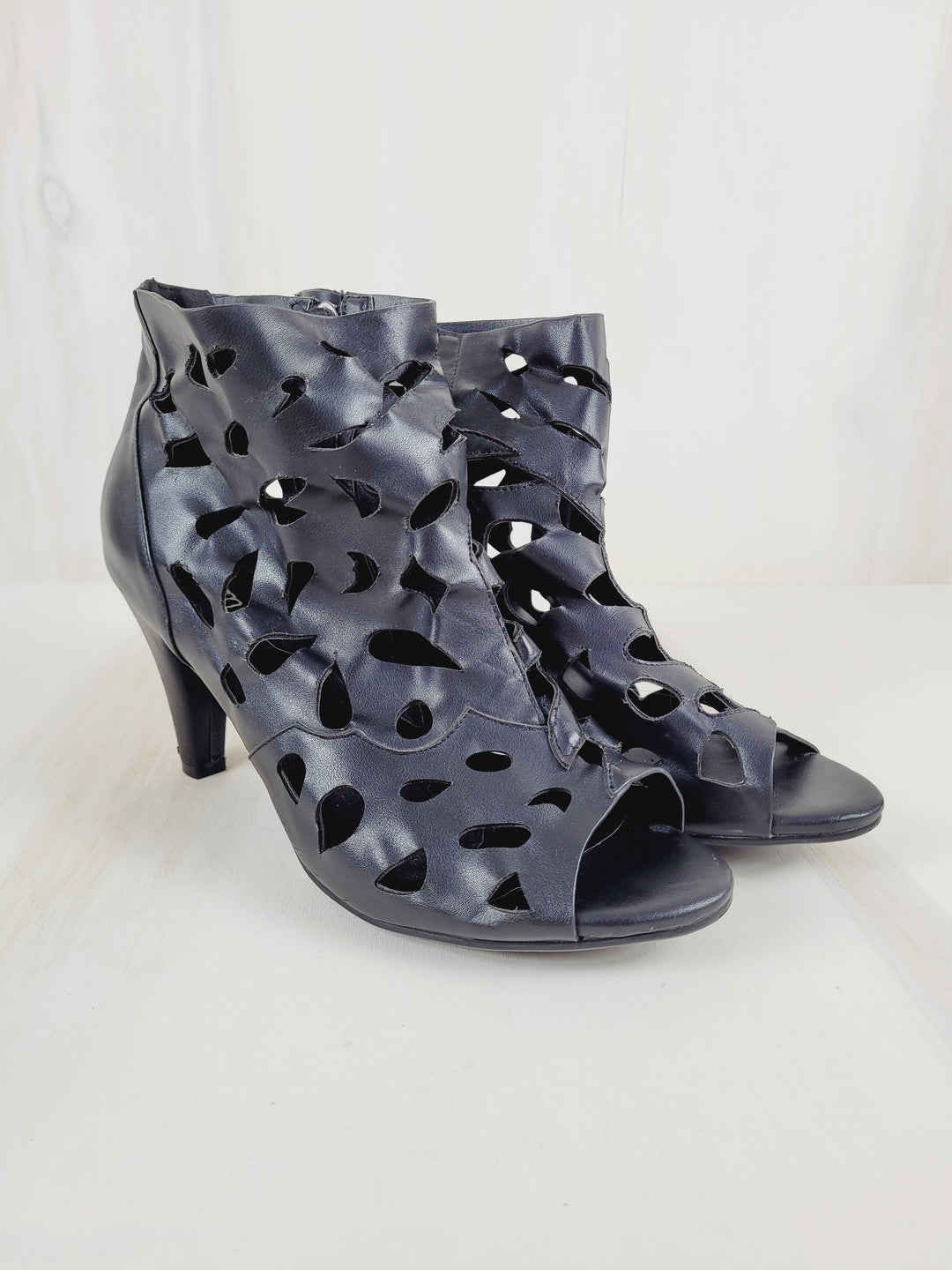 MBLM BLACK HEEL SHOE LADIES SIZE 7 PRE-LOVED
