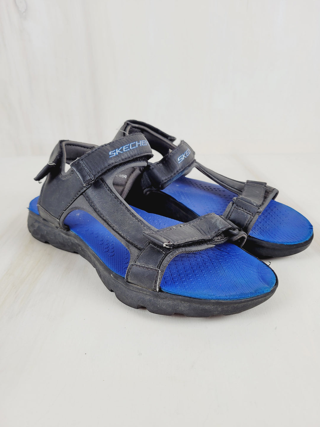 SKETCHERS BLACK & BLUE VELCRO SANDALS SIZE 6 YOUTH VGUC