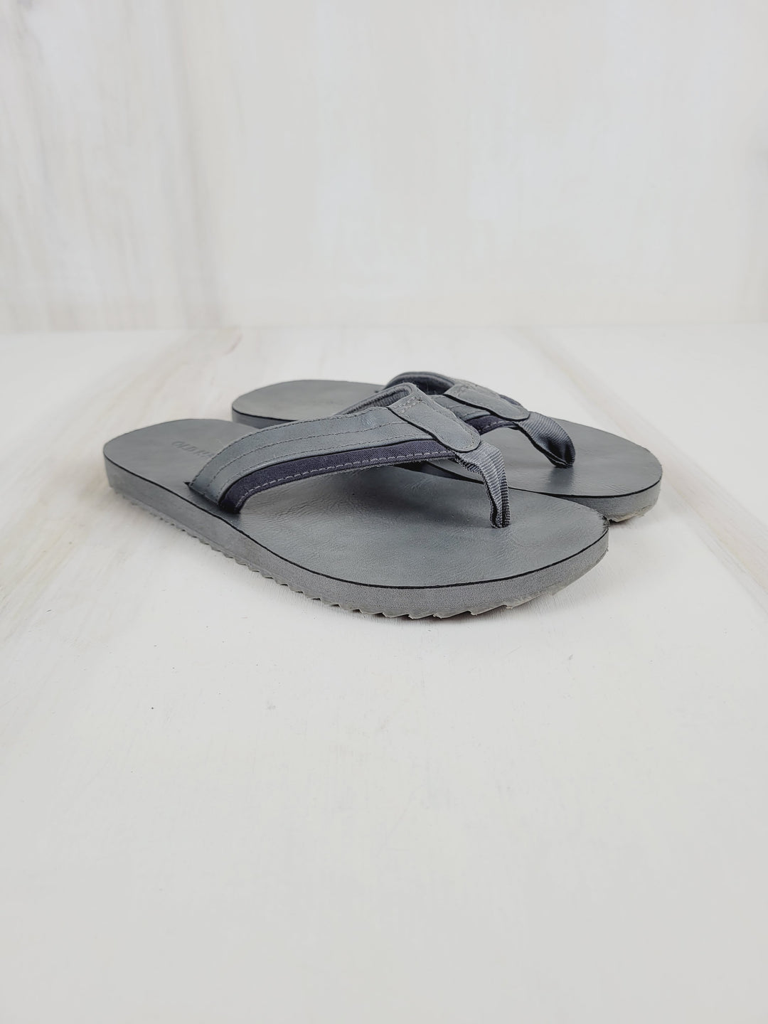 OLD NAVY  GREY SANDALS SIZE 1/2 YOUTH VGUC/EUC