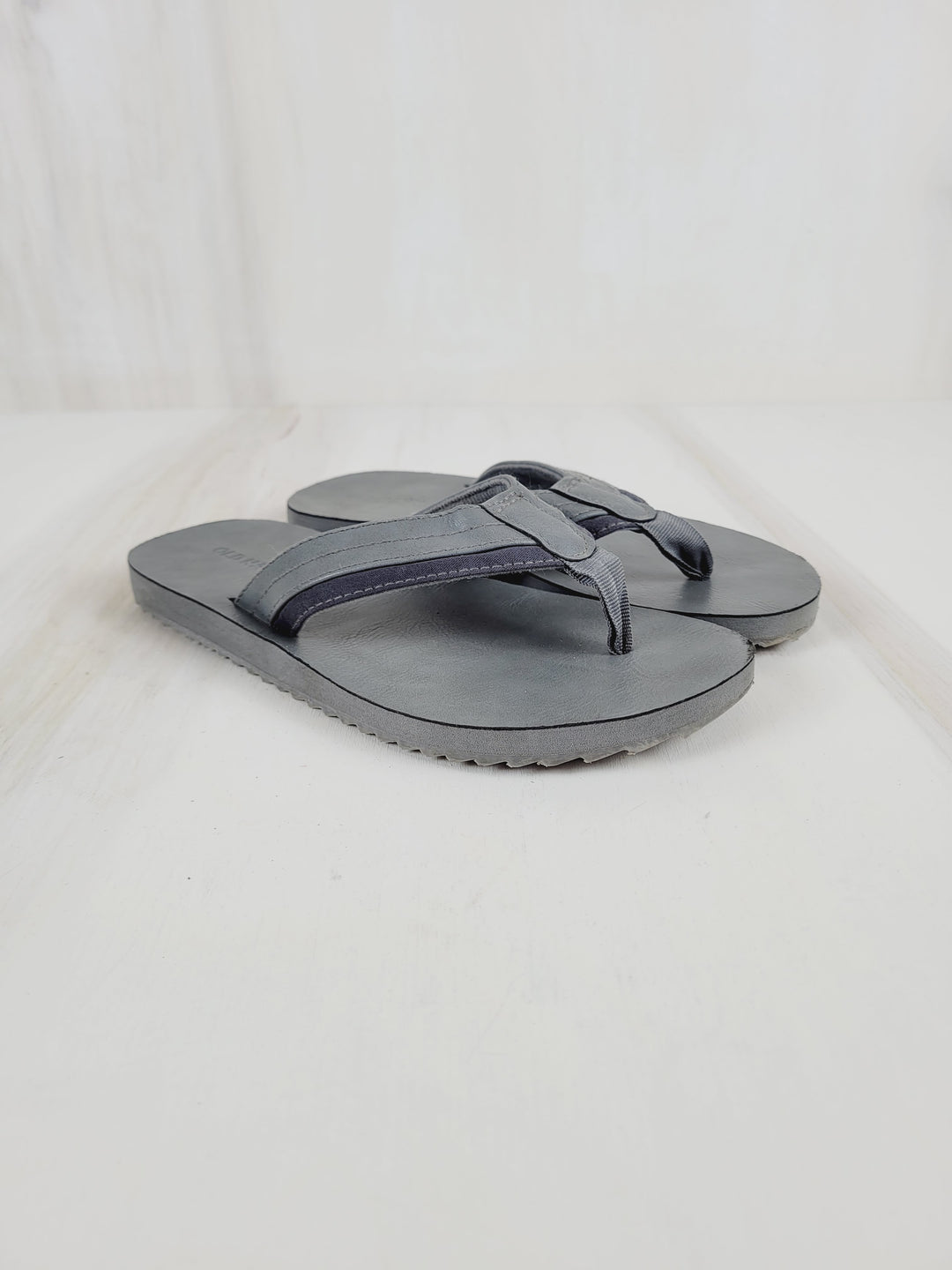 OLD NAVY GREY SANDALS SIZE 1/2 YOUTH PRE-LOVED