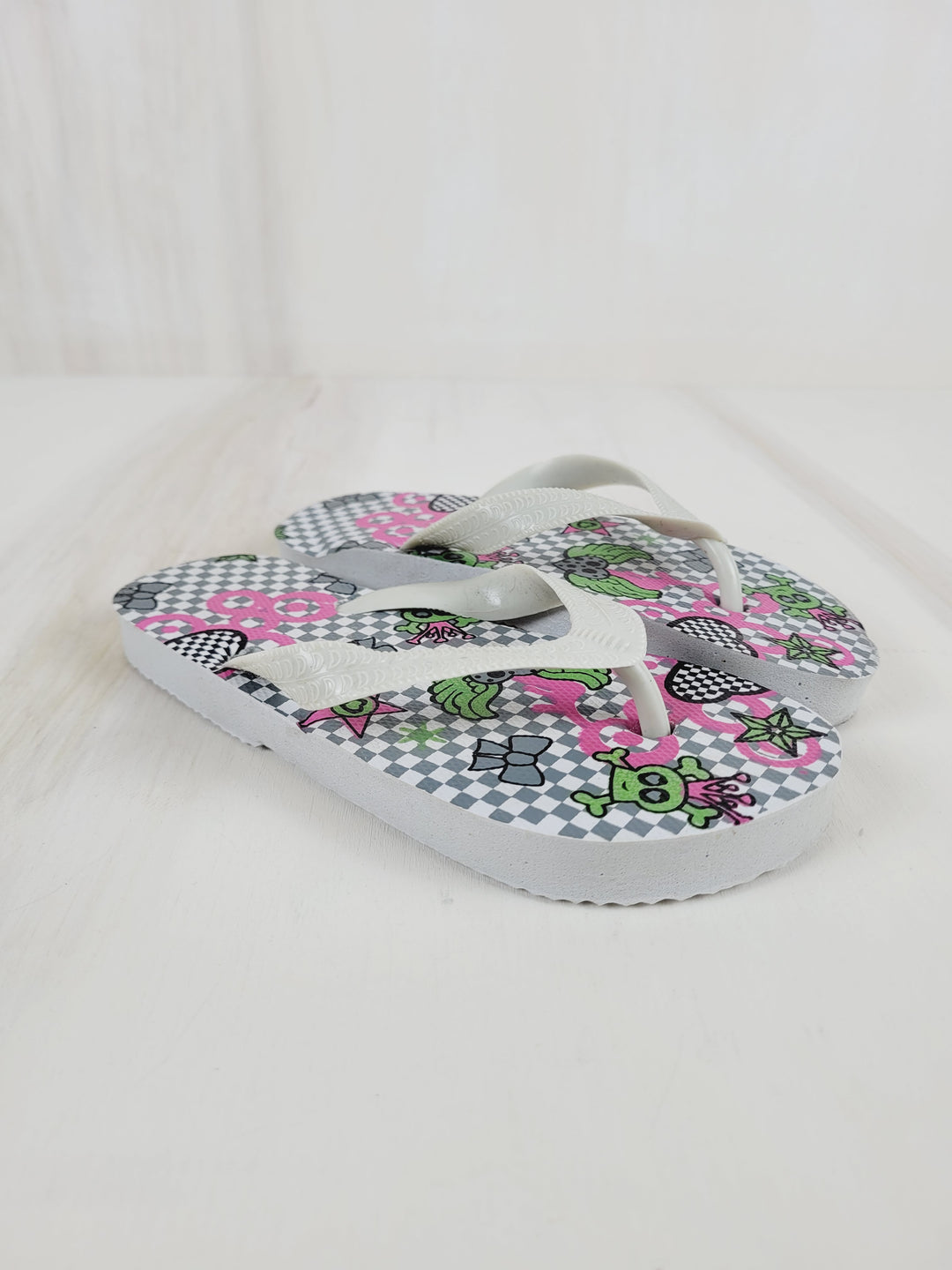 SKULL AND BOW SLIP ON SANDALS SIZE 13/1 PRE-LOVED