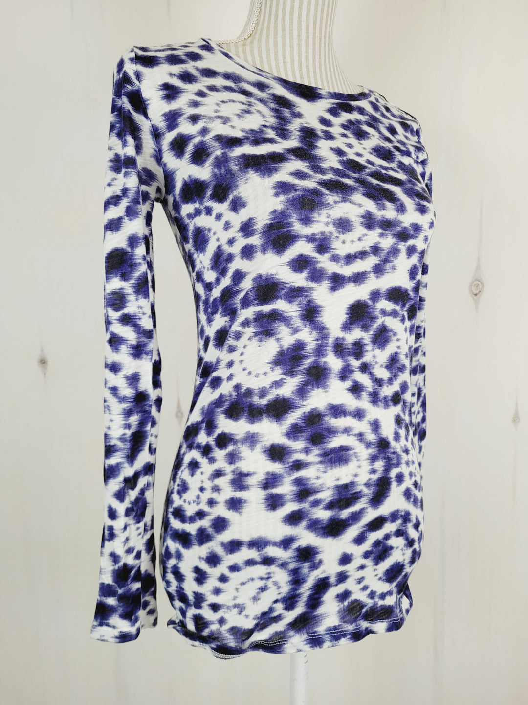 JOE FRESH THIN BLUE AND WHITE TOP LADIES MEDIUM PRE-LOVED