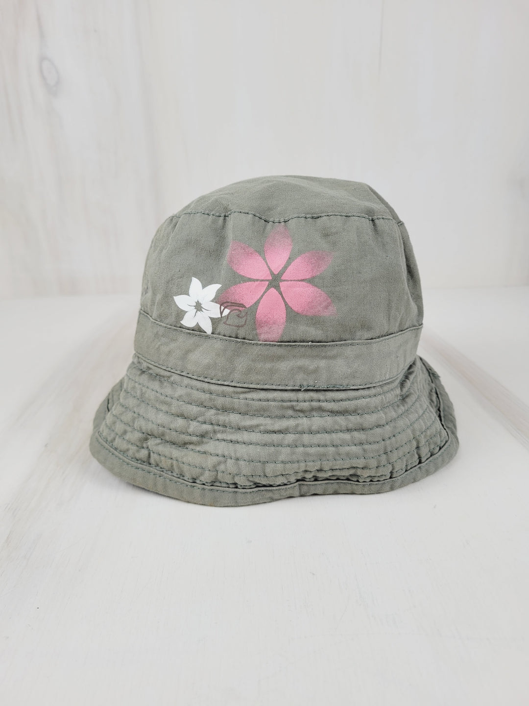 GREEN SUNHAT WITH PINK FLOWER 4-6X PRE-LOVED