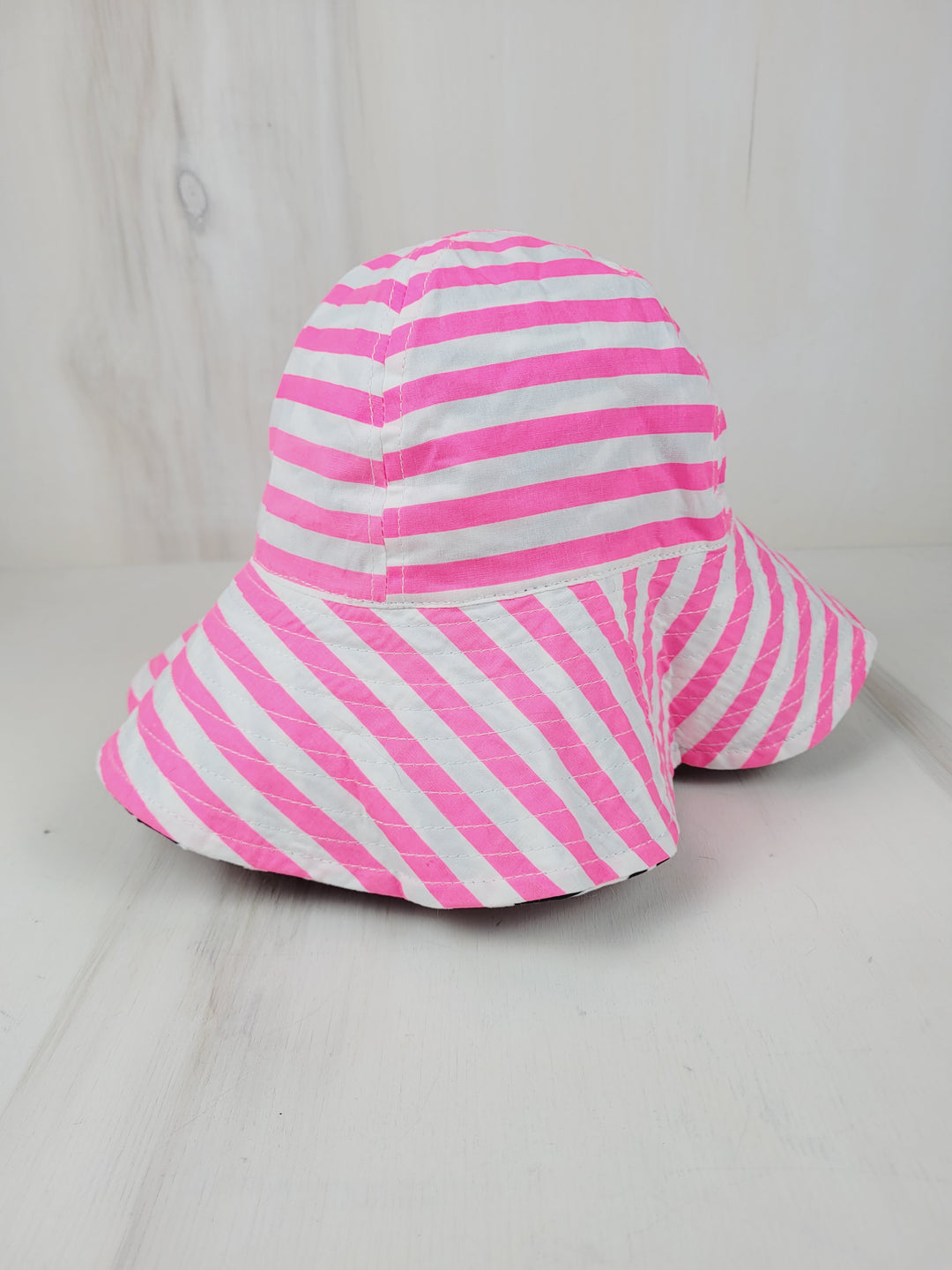 PINK STRIPED & ZEBRA PRINT REVERSIBLE SUNHAT APPROX 5-7Y PRE-LOVED