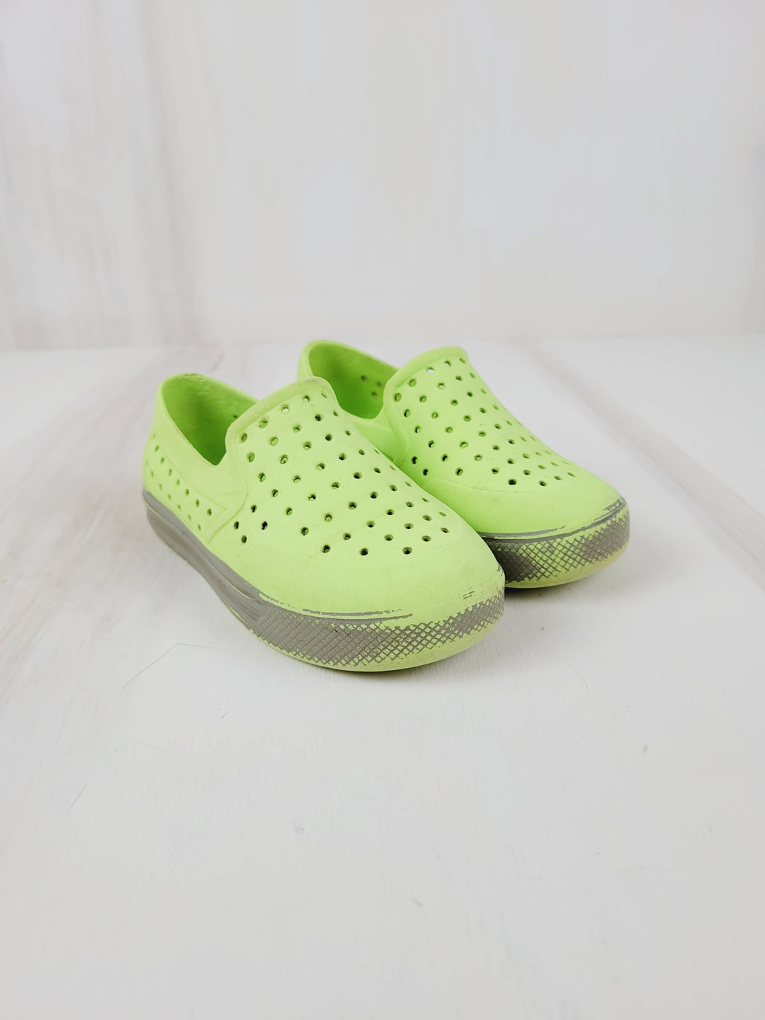 GAP GREEN SLIP ON SHOE SIZE 9-10 PRE-LOVED