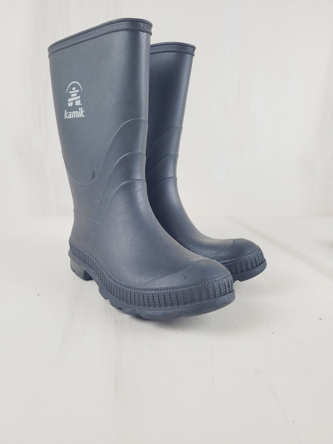KAMIK BLACK RUBBER BOOTS YOUTH SIZE 4 PRE-LOVED