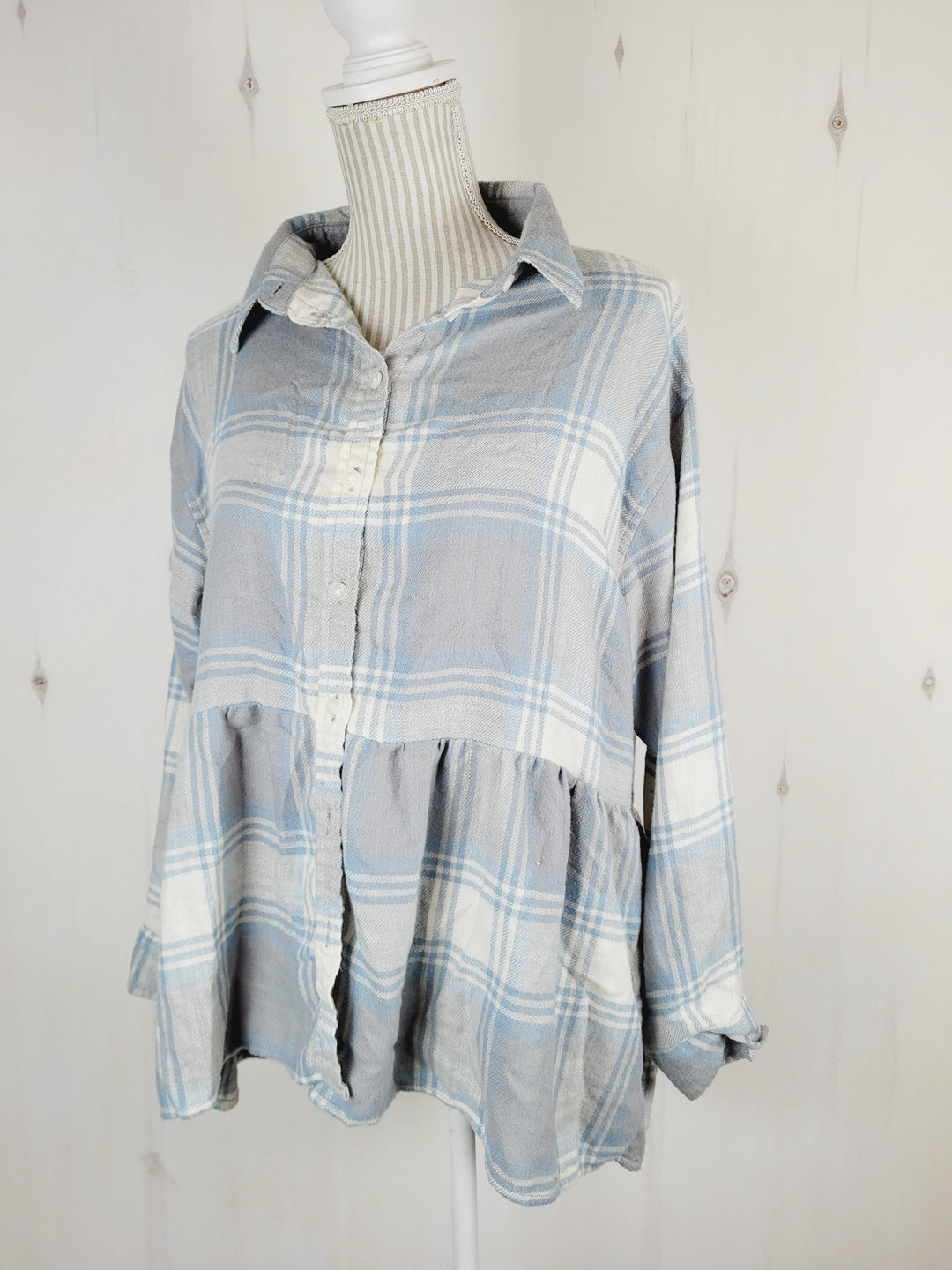 AMERICAN EAGLE LIGHT BLUE PLAID SOFT TOP LADIES LARGE PRE-LOVED