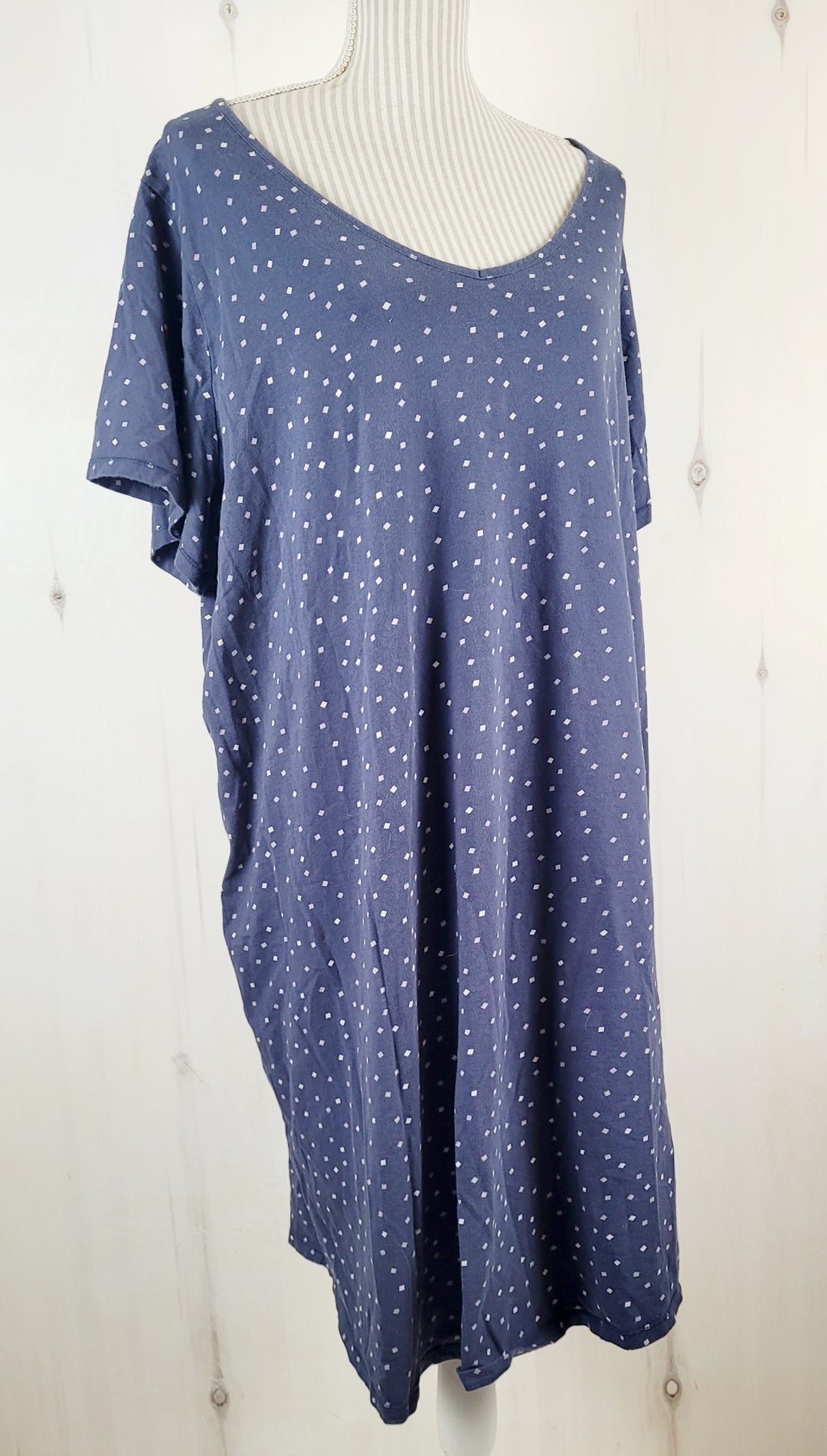 IN EVERY STORY BLUE NIGHTGOWN LADIES APPROX 2XL PRE-LOVED