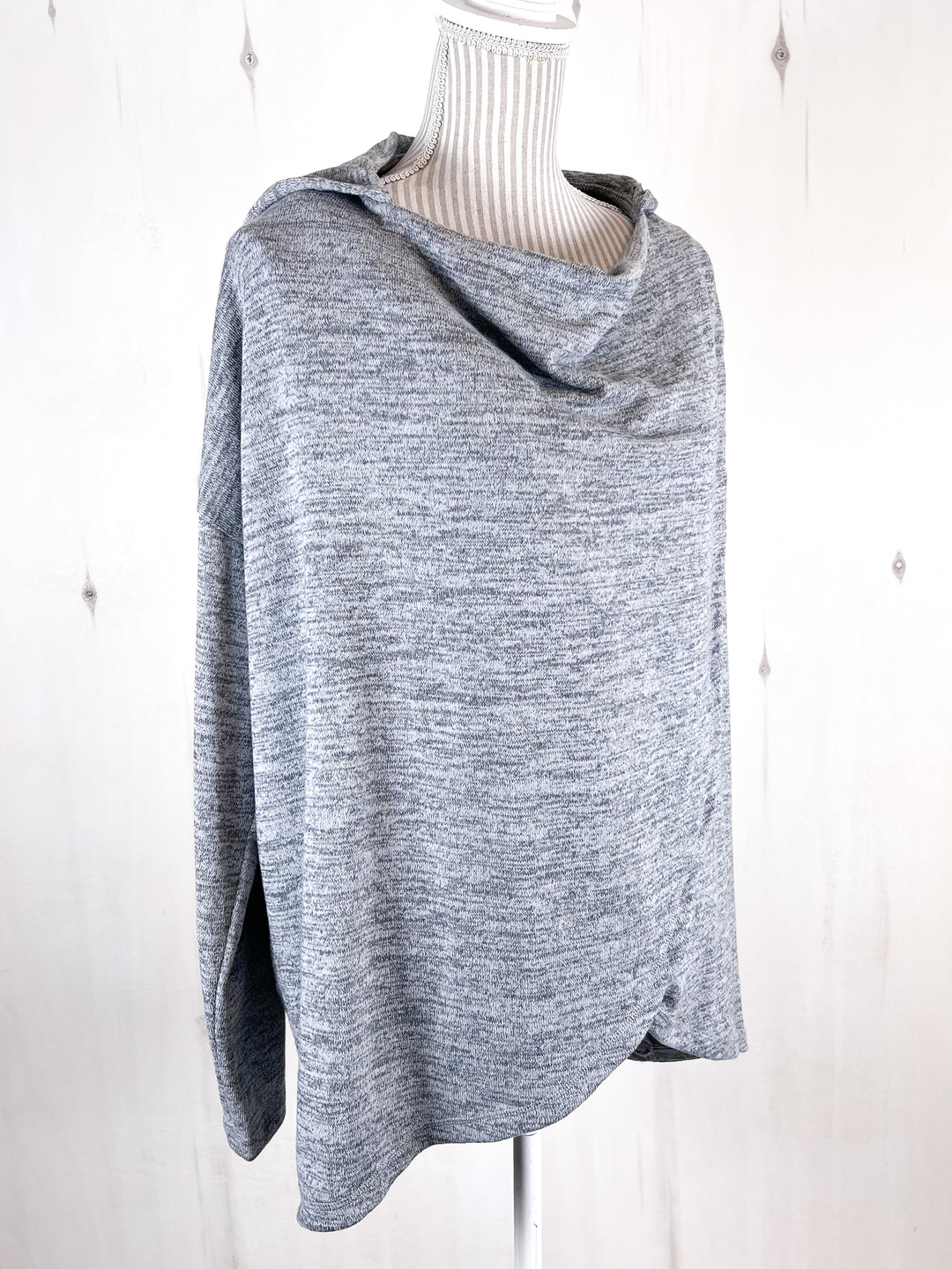 JOE FRESH DARK GREY HOODED SWEATER SIZE XL PRE-LOVED
