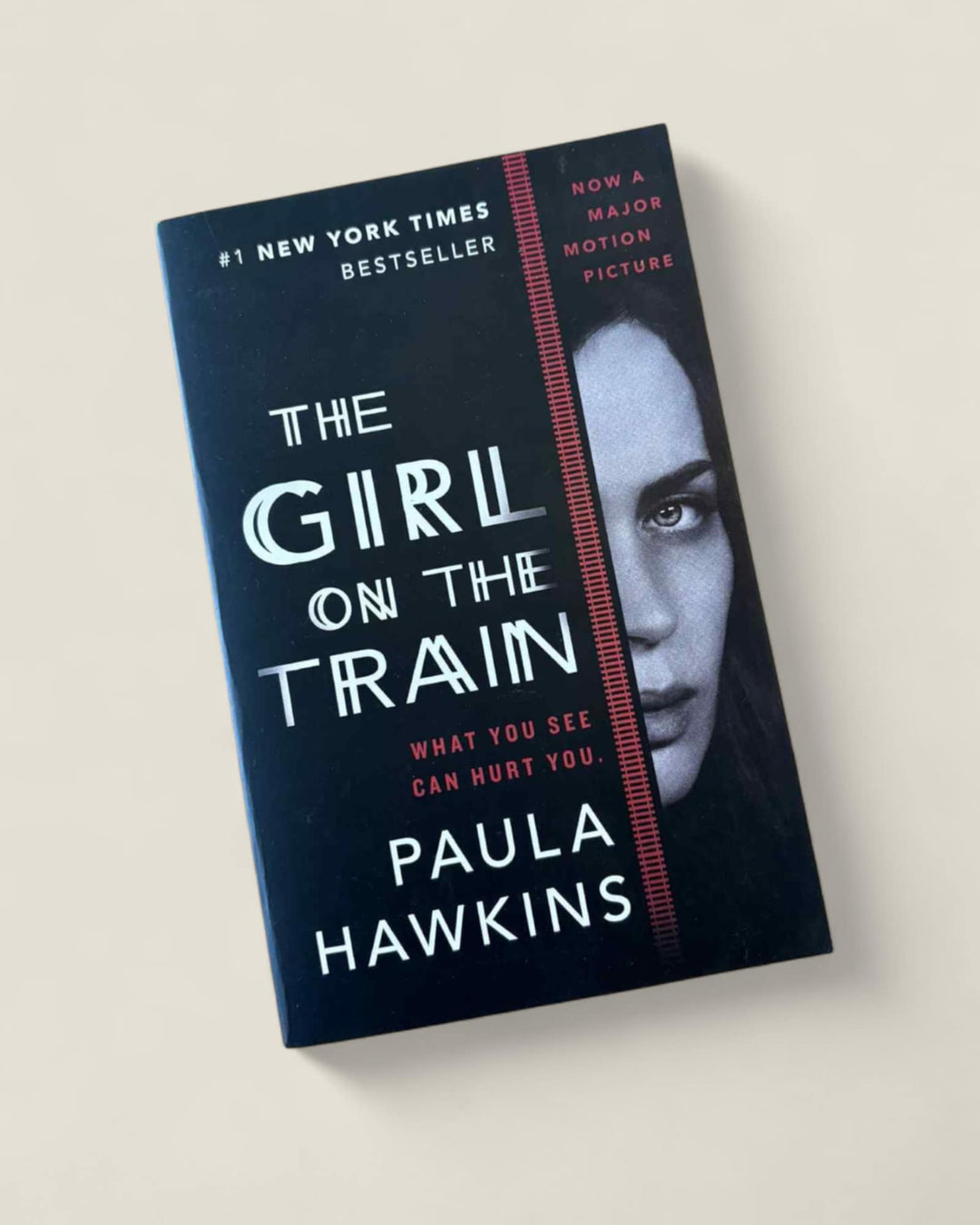 THE GIRL ON THE TRAIN BY PAULA HAWKINS NOVEL PRE-LOVED