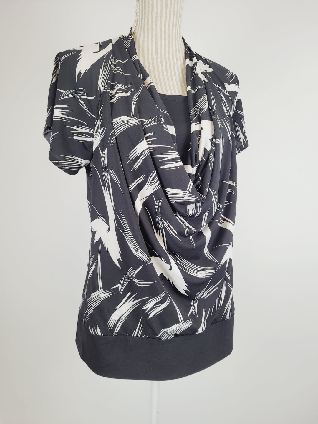 REITMANS BLACK & WHITE BLOUSE LADIES LARGE PRE-LOVED