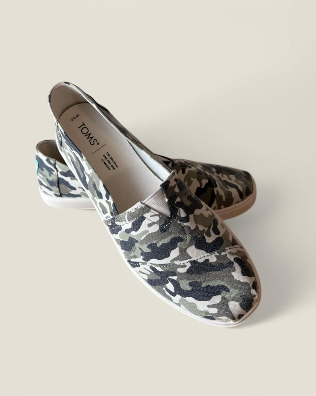 TOMS CAMO CANVAS SHOES LADIES 9.5 PRE-LOVED