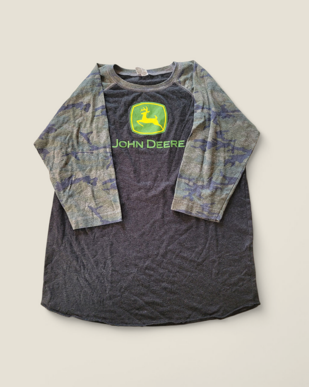 JOHN DEER CAMO SHIRT YOUTH LARGE PRE-LOVED