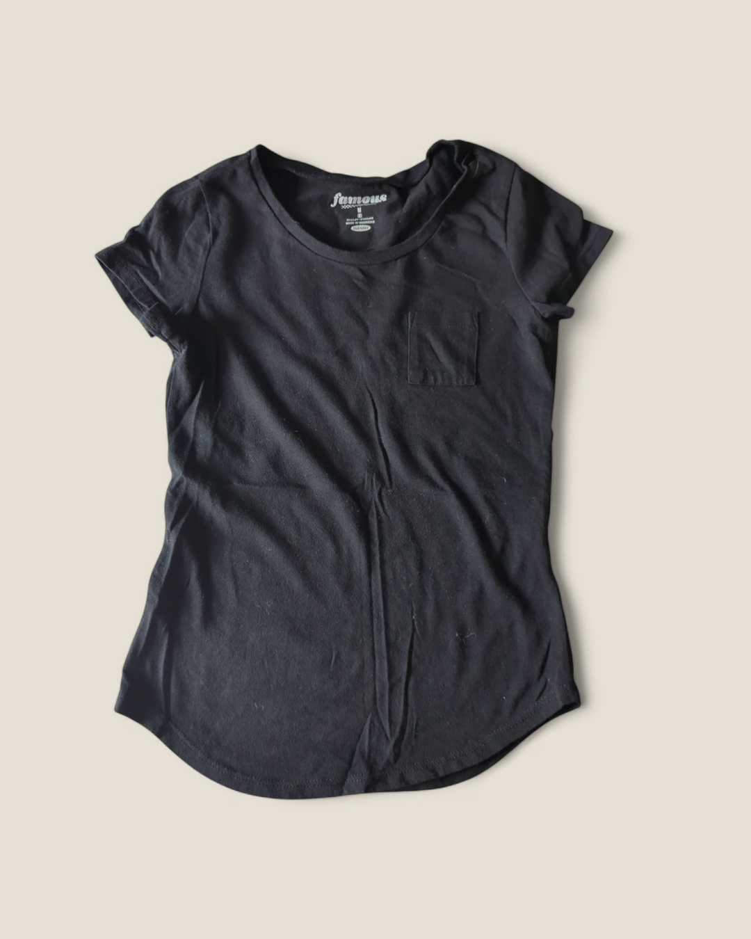 OLD NAVY BLACK POCKET TSHIRT 8Y PRE-LOVED