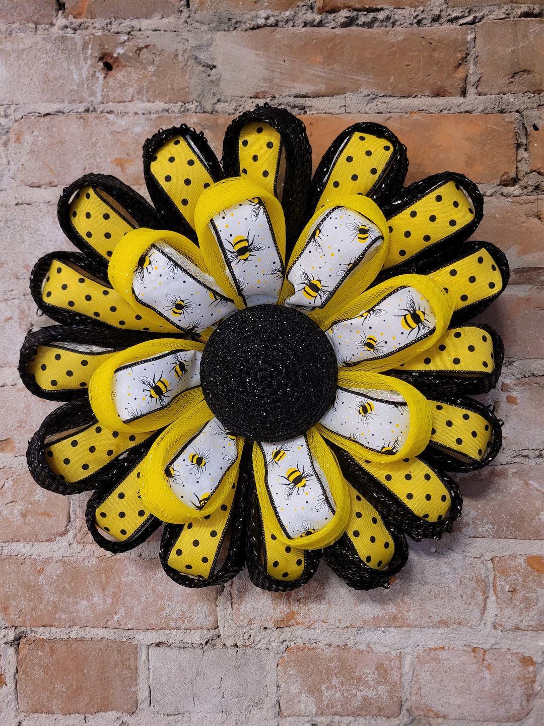 You & Home, Flower (Black & Yellow) Wreath