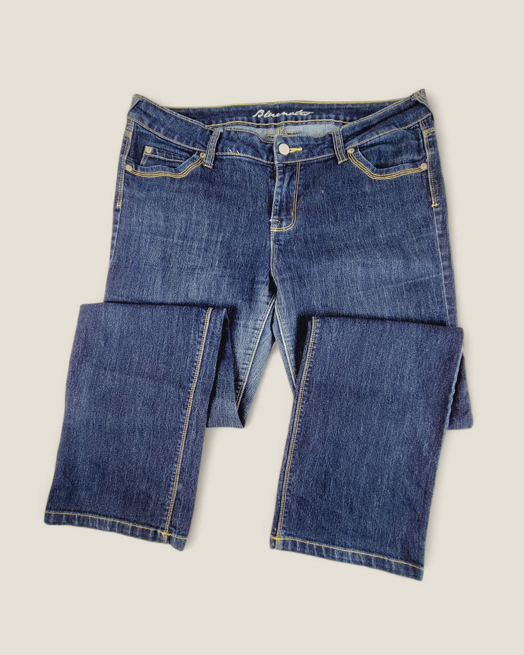 BLUENOTES LOW RISE SLIM STRAIGHT JEANS LADIES 33/30 PRE-LOVED