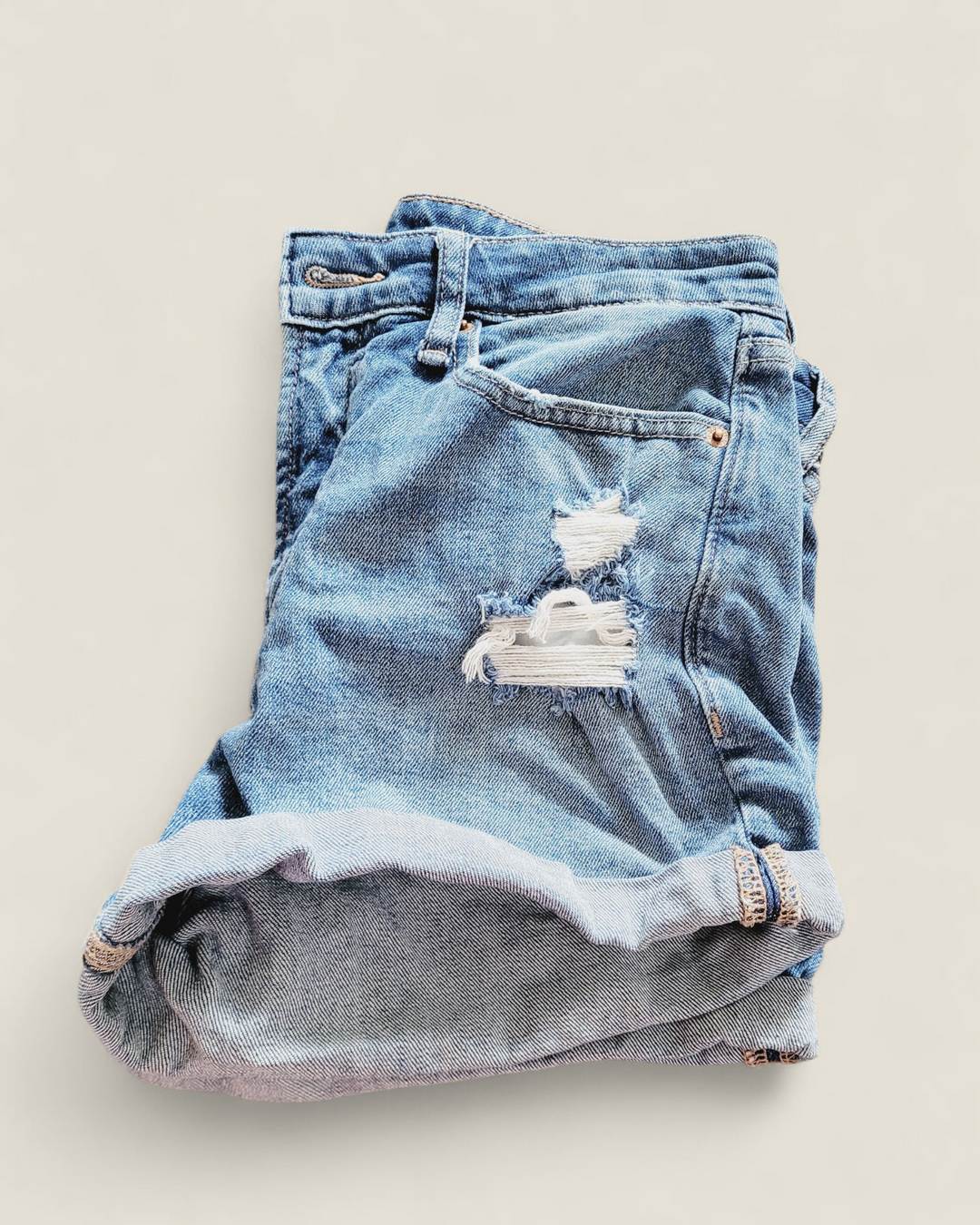 OLD NAVY JEAN SHORTS LADIES SIZE 6 PRE-LOVED