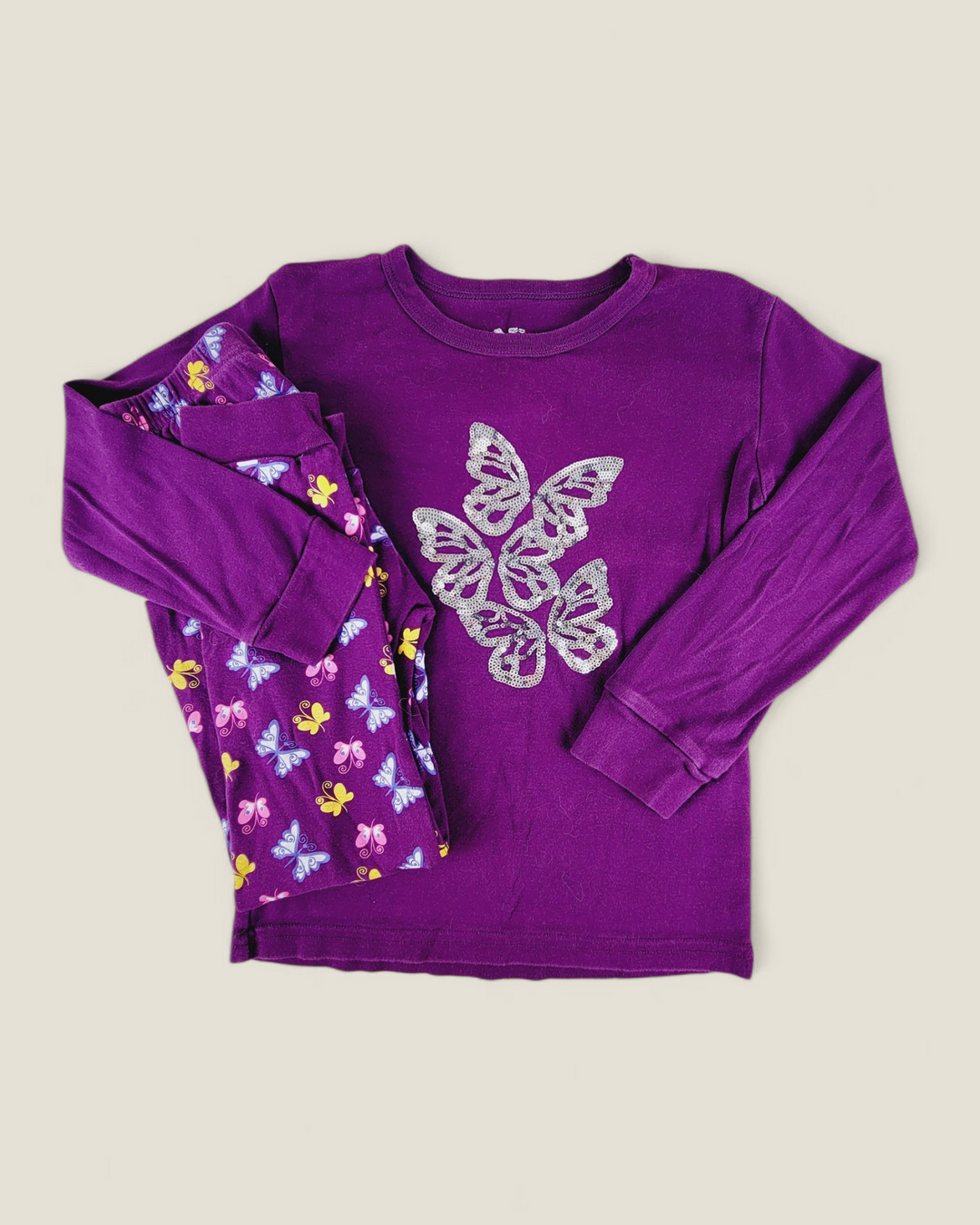 HKFABEAO BABY PURPLE SEQUINED BUTTERLY PYJAMAS GIRLS 8Y PRE-LOVED