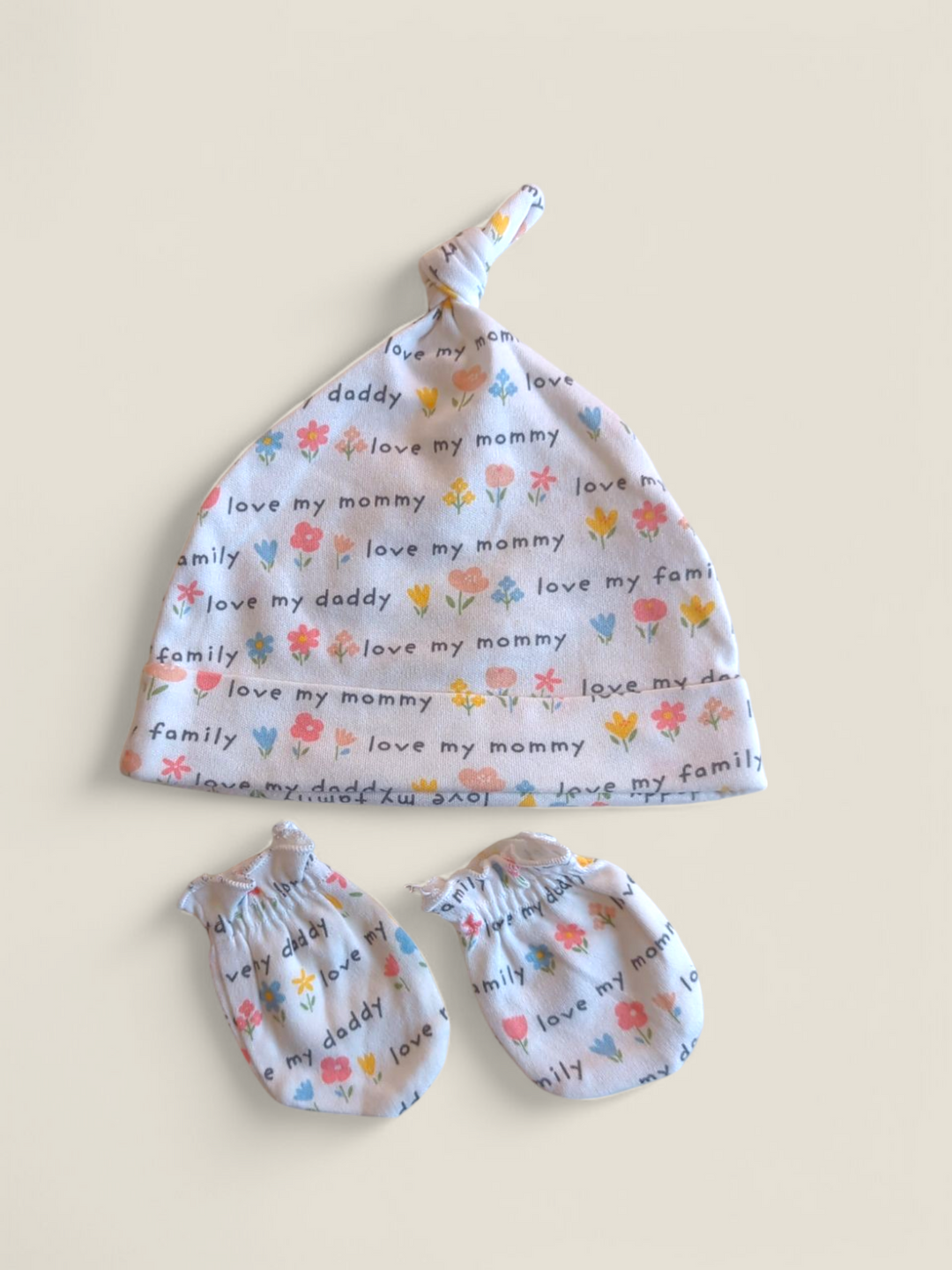 CHILDRENS PLACE I LOVE MY MOMMY HAT & SCRATCH MITT SET 0-6M PRE-LOVED
