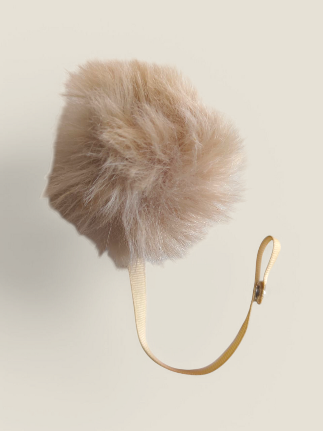 SOFT POM POM CLIP PRE-LOVED