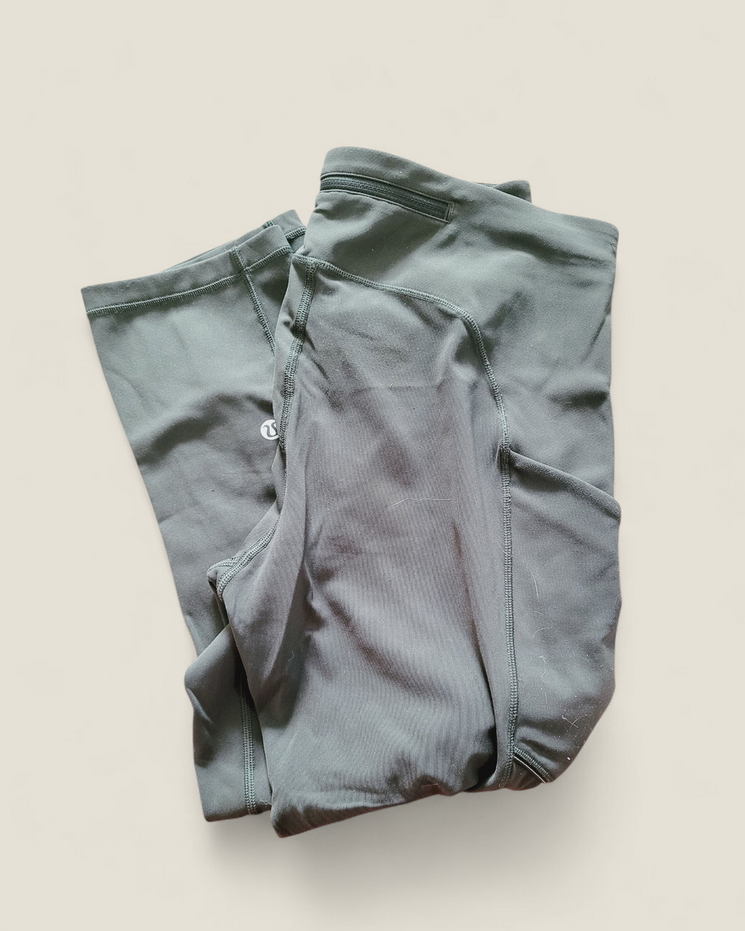 LULULEMON CAPRI LEGGINGS LADIES SIZE 6 PRE-LOVED