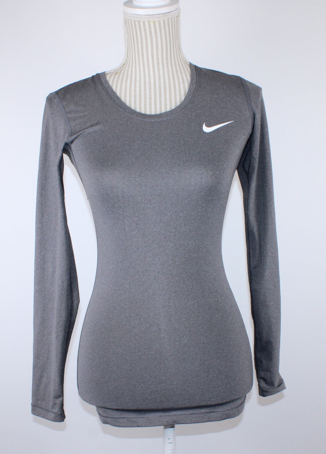 NIKE GREY DRI FIT TOP LADIES XSMALL EUC