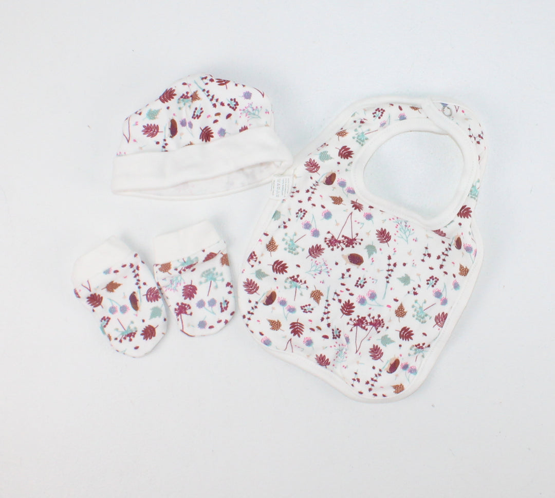 HAT/BIB/SCRATCH MITT SET PRE-LOVED