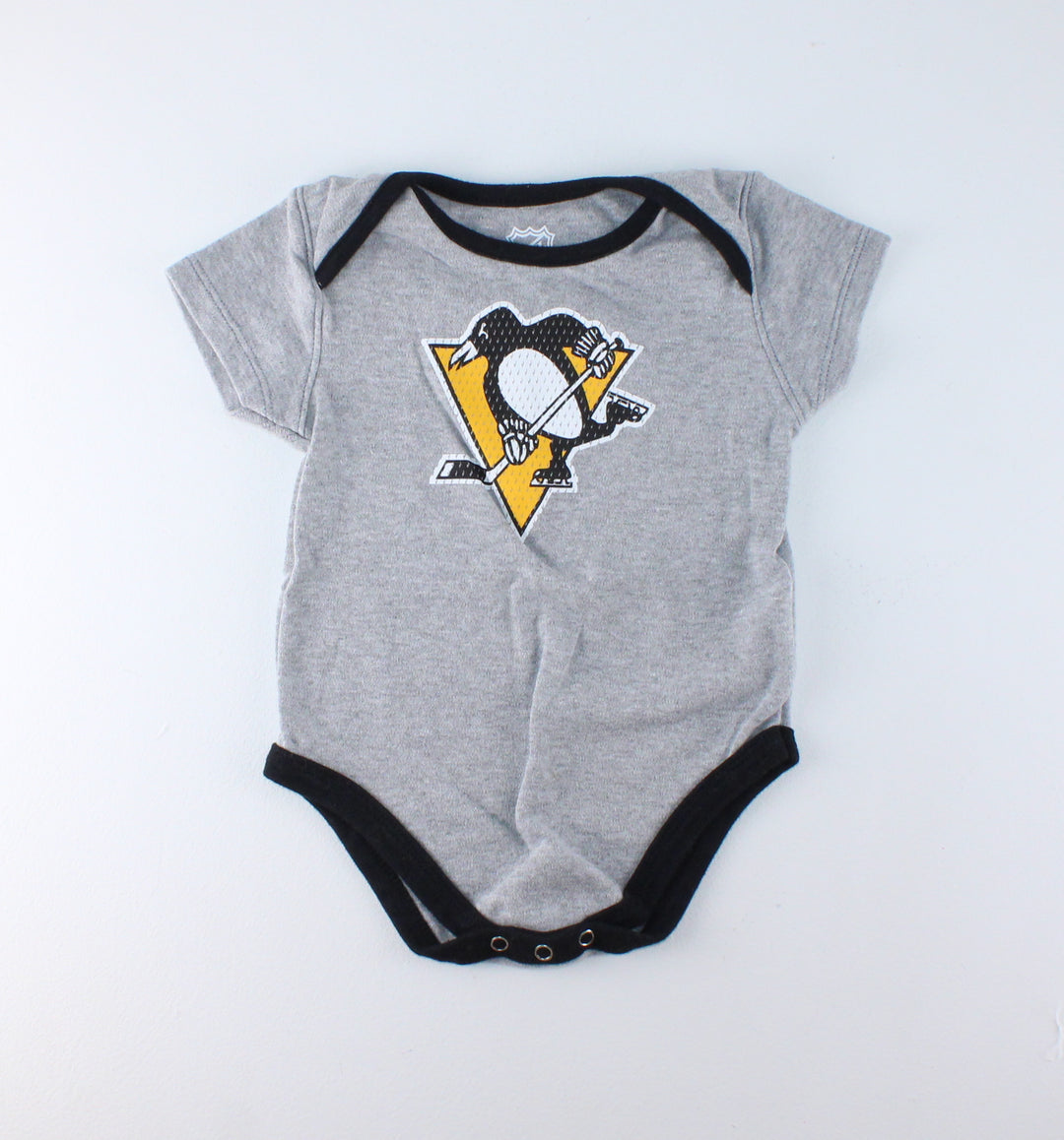 NHL PENGUINS ONESIE 18M EUC