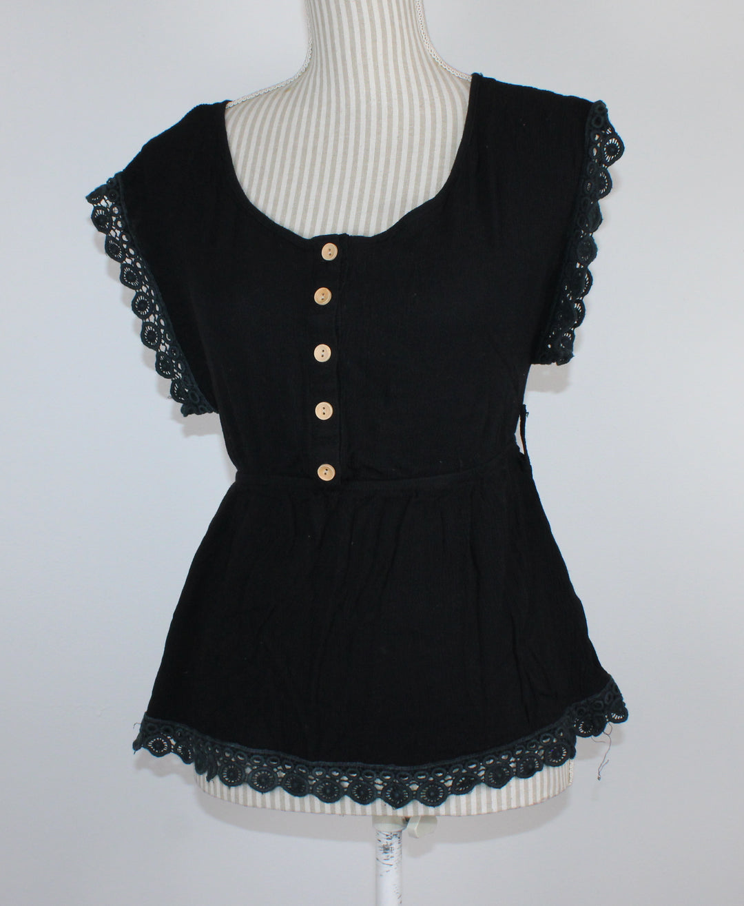 YDE BLACK TOP LADIES SMALL PRE-LOVED