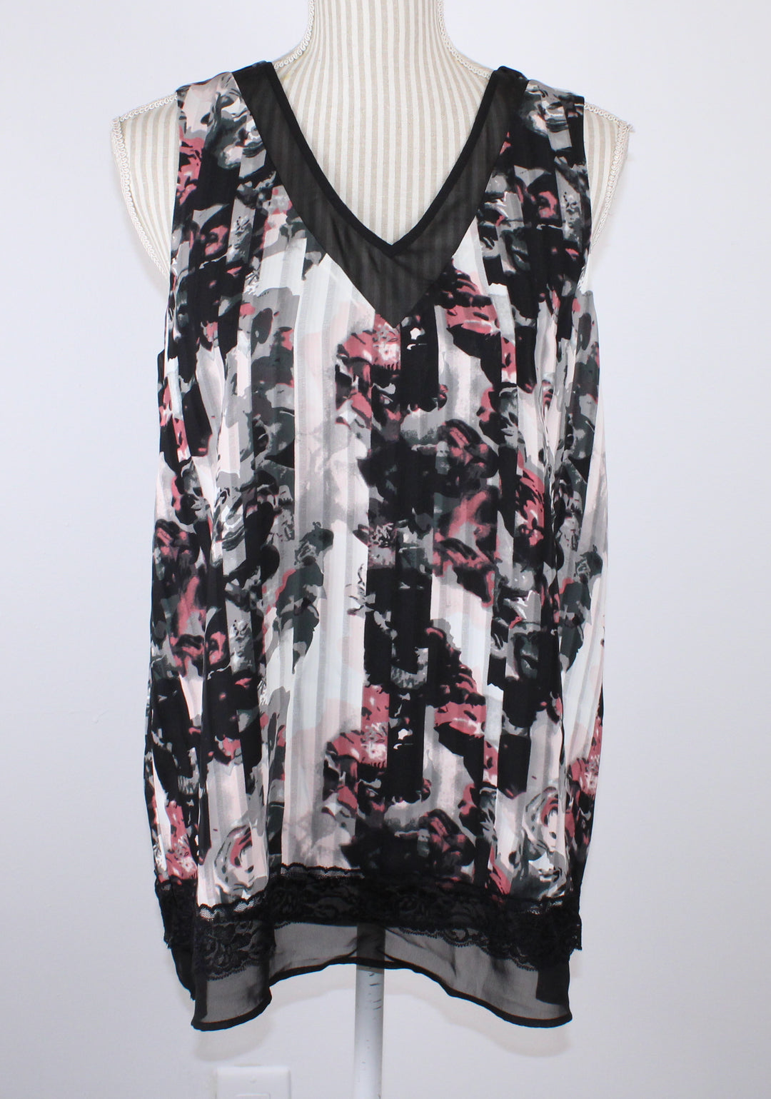 RICKI'S FLORAL TOP LADIES MEDIUM PRE-LOVED