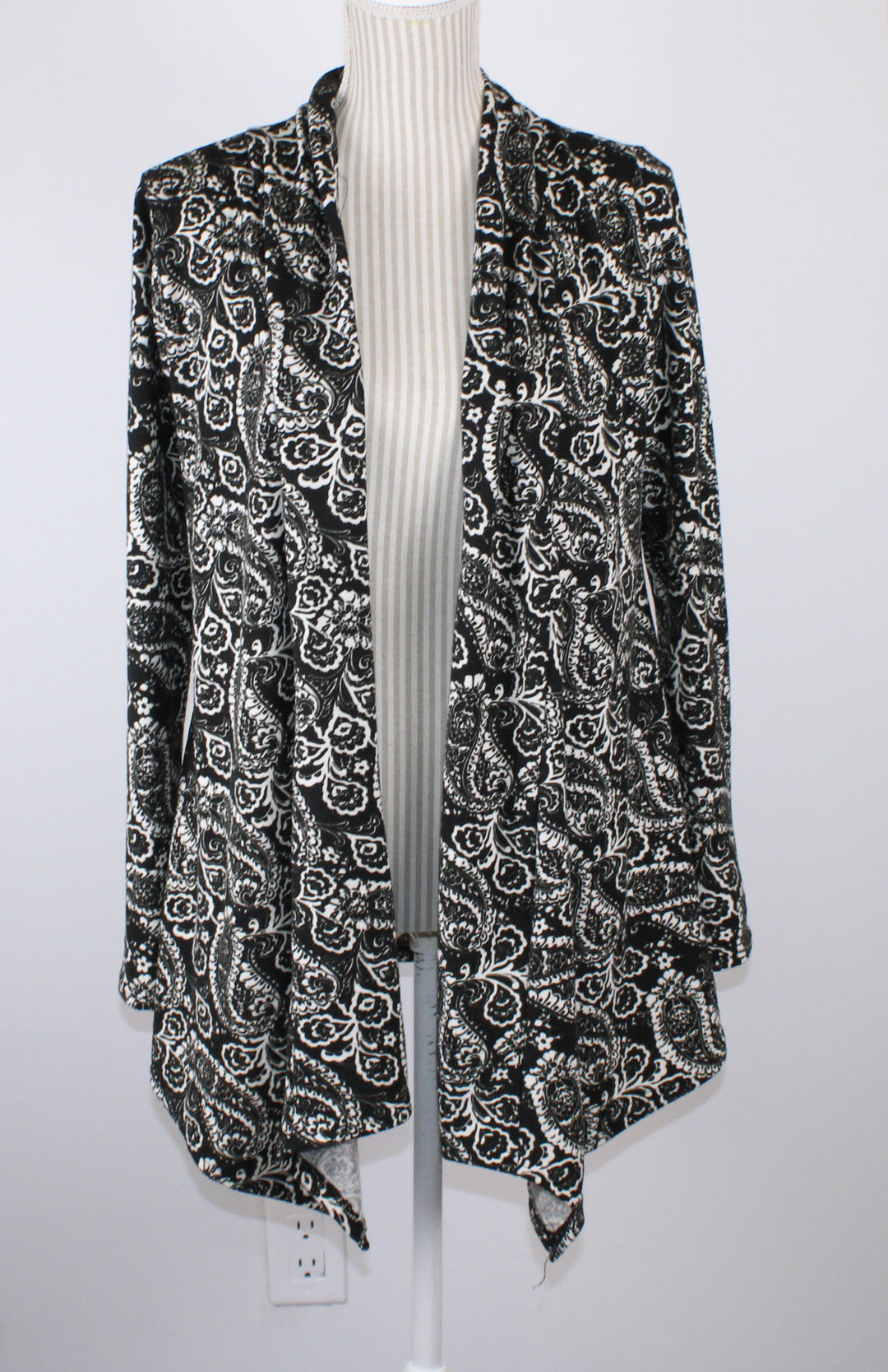 CANDY COUTURE BLACK PAISLEY TOP LADIES MEDIUM PRE-LOVED