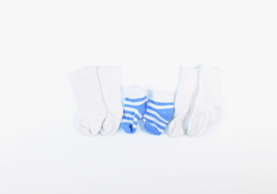 3 PACK NEWBORN SOCKS EUC