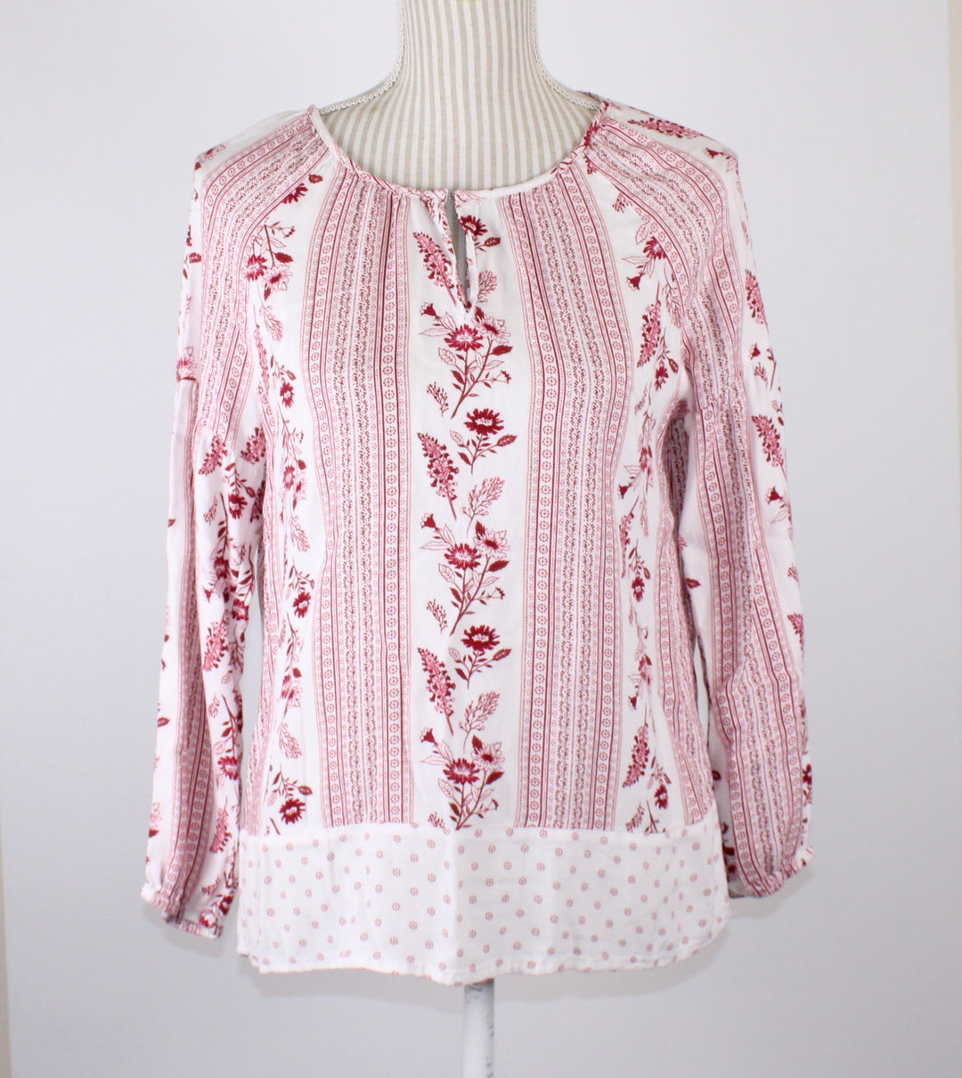 RED AND WHITE TOP LADIES APPROX MEDIUM PRE-LOVED