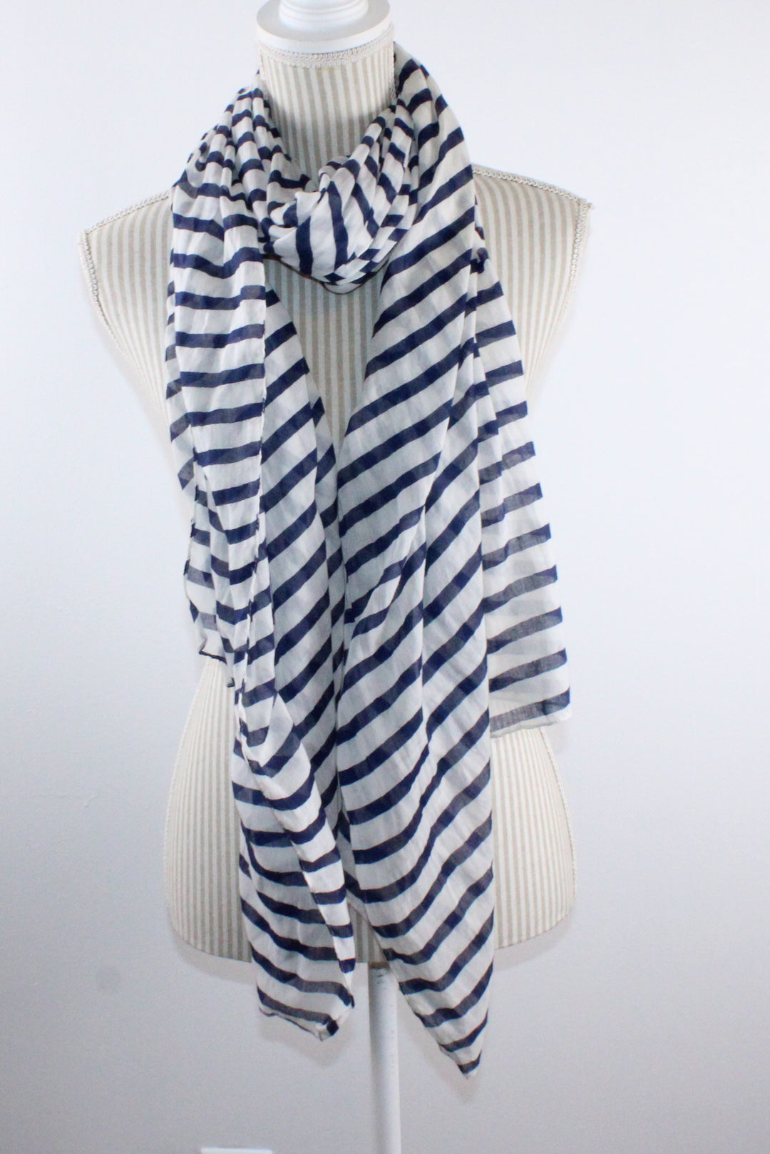 NAVY AND WHITE STRIPED SCARF EUC