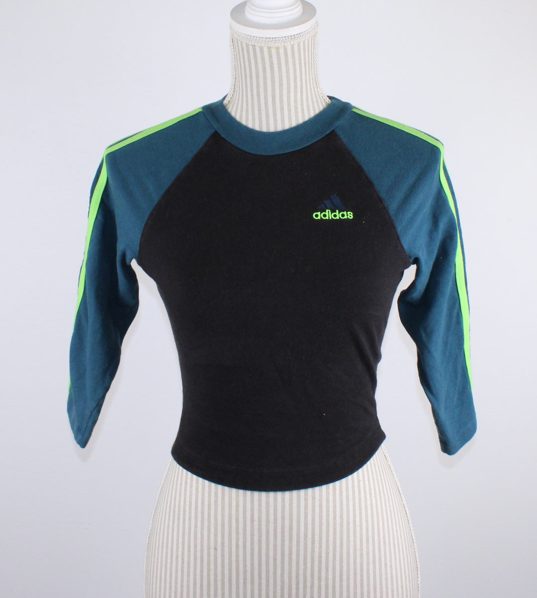 ADIDAS CROPPED TOP LADIES MEDIUM PRE-LOVED